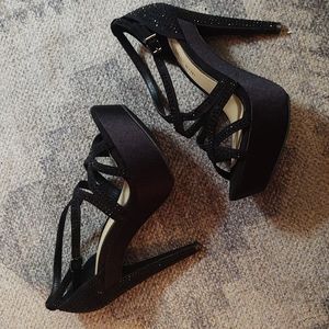 NEVER WORN!!!  Gianni Bini sparkling, strappy platform/heels